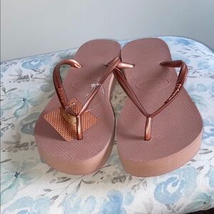 Havaianas Gold Sandals Metallic Finish Cushioning